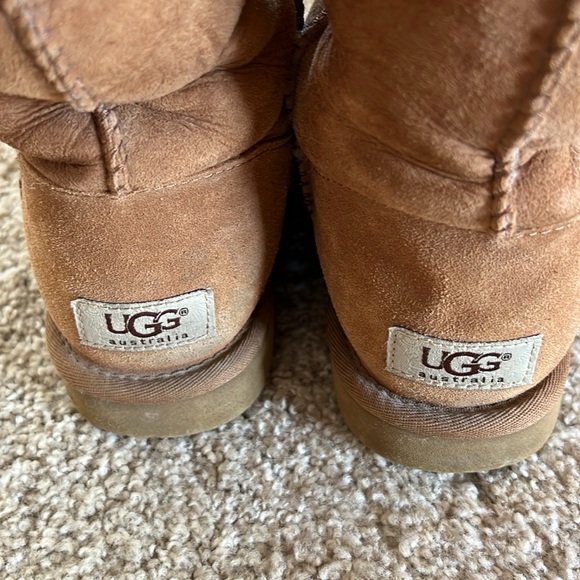 Bailey button UGGs - Picture 6 of 6